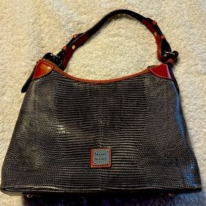 This Dooney & Bourke purse comes from a smoke & animal free house